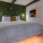 Unique Double Smart Room In 17 Century Home With Snooker, Hottub And Bbq ホテル シントラ
