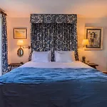 Unique Double Smart Room In 17 Century Home With Snooker, Hottub And Bbq 5*