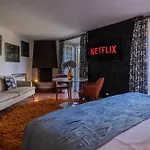 Unique Double Smart Room In 17 Century Home With Snooker, Hottub And Bbq 5*