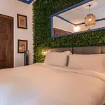 Unique Double Smart Room In 17 Century Home With Snooker, Hottub And Bbq