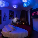 Unique Double Smart Room In 17 Century Home With Snooker, Hottub And Bbq