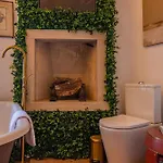 Unique Double Smart Room In 17 Century Home With Snooker, Hottub And Bbq 5*