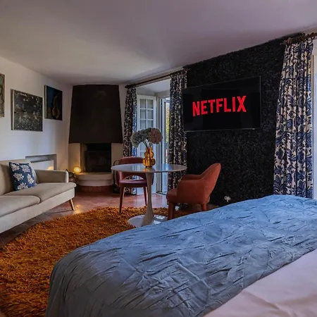 Unique Double Smart In 17 Century With Snooker, Hottub And Bbq 5*