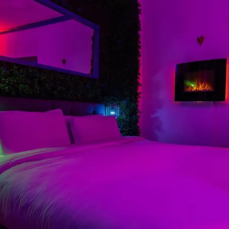 Hotel Unique Double Smart In 17 Century With Snooker, Hottub And Bbq
