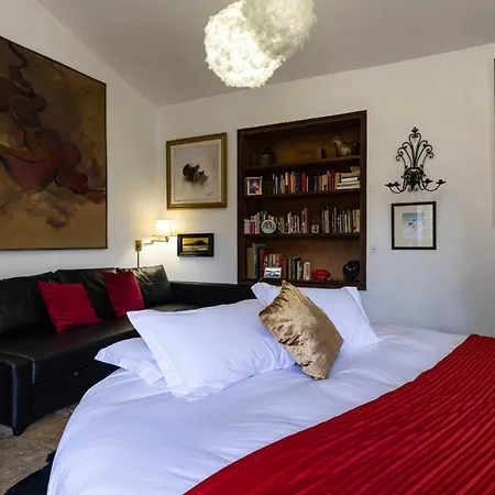Hotel Unique Double Smart In 17 Century With Snooker, Hottub And Bbq 5*